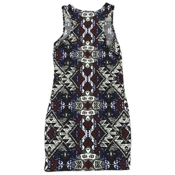 Medium Geometric Patterned Sleeveless Dress - Picture 12 of 12